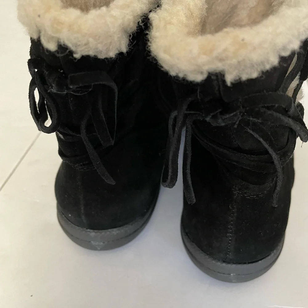 Bass Shannon Tie Back Short Black Leather Boots Sz 9.5M